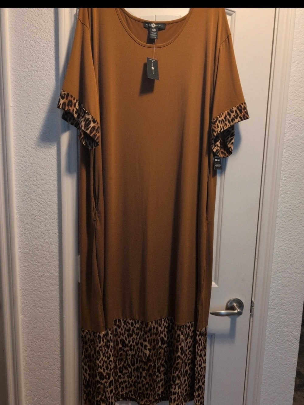 Brand new Women’s Brown Tee Dress with Leopard Trim size 22/ 24